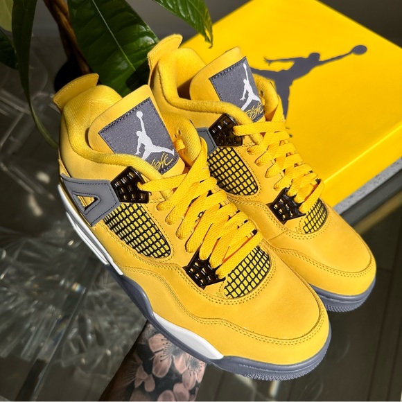NIKE AIR JORDAN 4 YELLOW - Picture 2 of 3